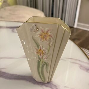 Lenox Tiger Lily Vase 2005‎